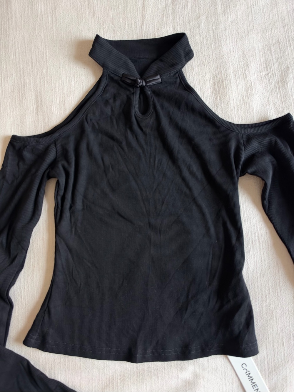 Black Cold-Shoulder Keyhole Ribbed Top - Picture 4 of 5